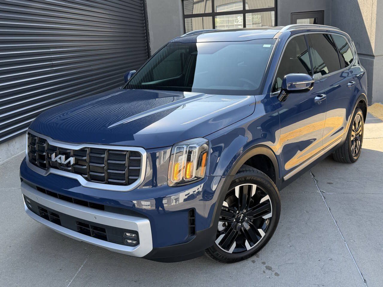 Used 2024 Kia Telluride SX AWD/4WD image 2