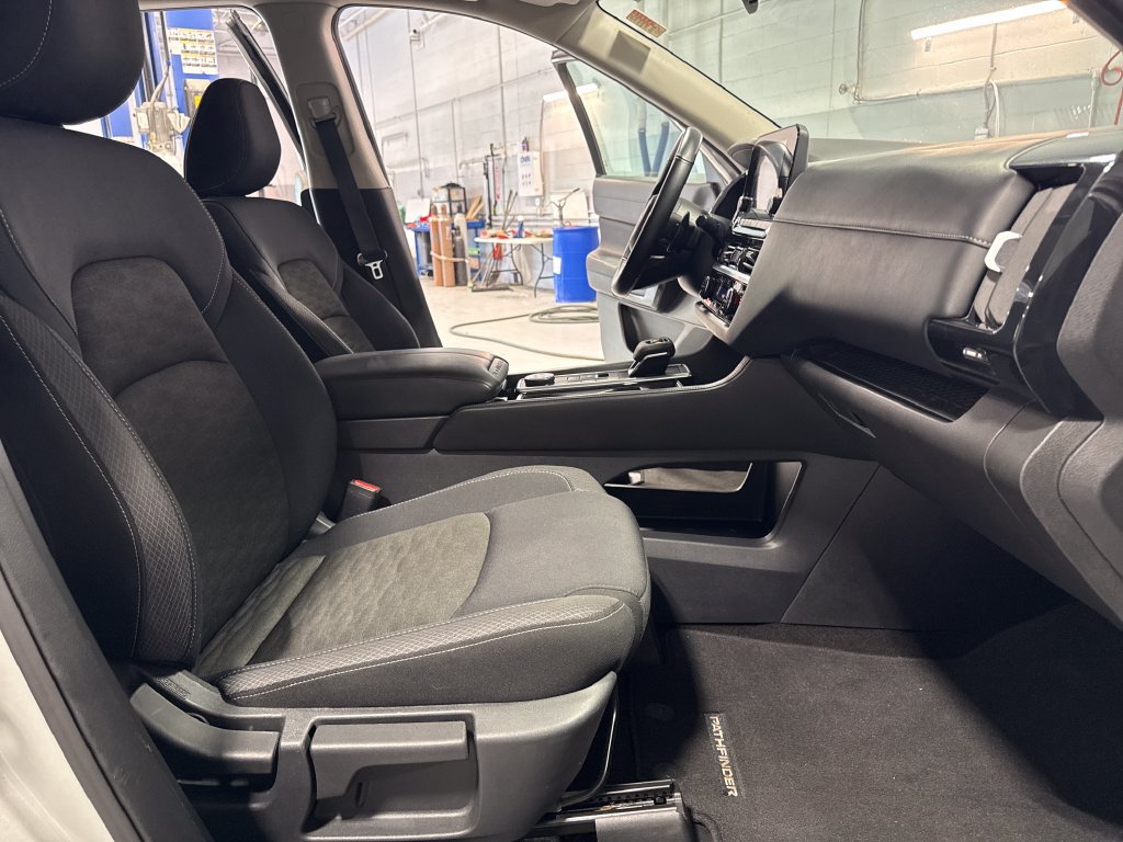 Used 2025 Nissan Pathfinder SV AWD/4WD image 30