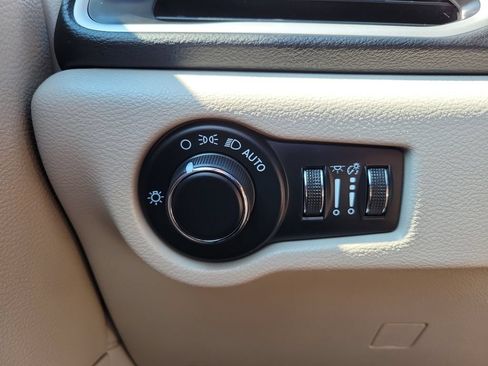 Used 2023 Chrysler Voyager LX FWD image 24