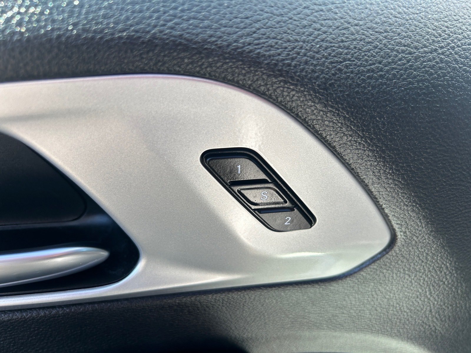 Used 2025 Chrysler Pacifica Limited FWD image 19