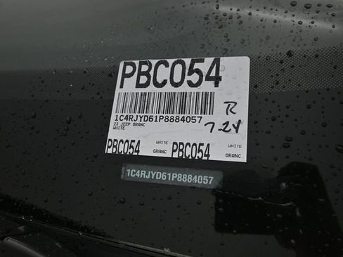 Used 2023 Jeep Grand Cherokee Overland w/ Luxury Tech Group IV AWD/4WD image 24