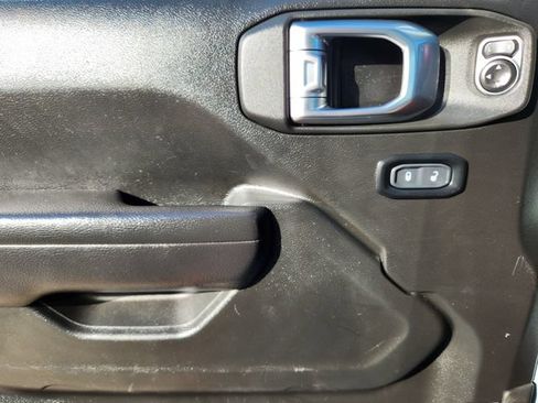 Used 2023 Jeep Wrangler Unlimited Rubicon AWD/4WD image 26