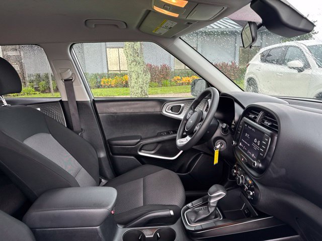 Used 2025 Kia Soul LX w/ LX Technology Package FWD image 11