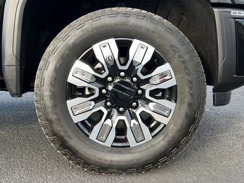 Used 2025 GMC Sierra 2500 Denali image 16