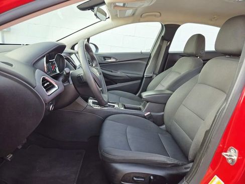 Used 2018 Chevrolet Cruze LT w/ Convenience Package image 8