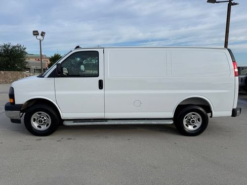 Used 2025 GMC Savana 2500 w/ Driver Convenience Package RWD image 9