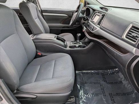 Used 2016 Toyota Highlander LE image 21