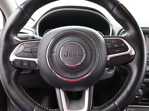 Used 2018 Jeep Compass Latitude FWD image 15