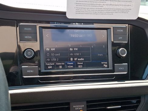 Certified 2023 Volkswagen Jetta SE w/ Panoramic Sunroof Package FWD image 17