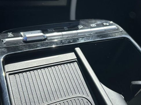 Used 2025 Hyundai Tucson Limited image 31