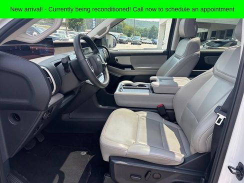 Used 2025 Ford Expedition Active AWD/4WD image 9
