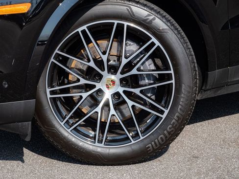 Certified 2024 Porsche Cayenne Coupe image 39