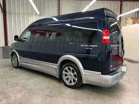 Used 2017 Chevrolet Express 2500 image 11