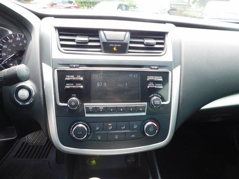 Used 2017 Nissan Altima 2.5 S FWD image 9