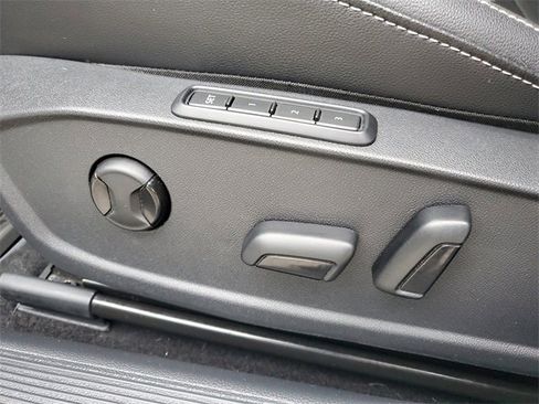 Certified 2022 Volkswagen Jetta SEL image 17