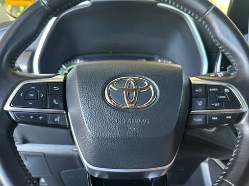 Used 2020 Toyota Highlander XLE AWD/4WD image 26