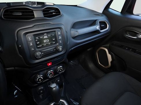 Used 2017 Jeep Renegade Latitude image 21