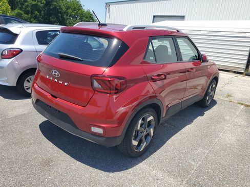 Used 2025 Hyundai Venue SEL FWD image 4
