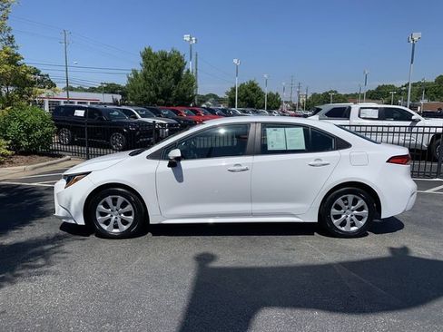 Used 2023 Toyota Corolla LE FWD image 5