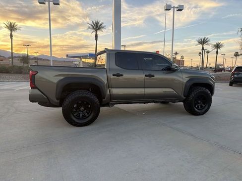 Used 2025 Toyota Tacoma TRD Off-Road image 4