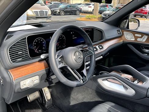 Used 2024 Mercedes-Benz Maybach GLS 600 4MATIC image 17