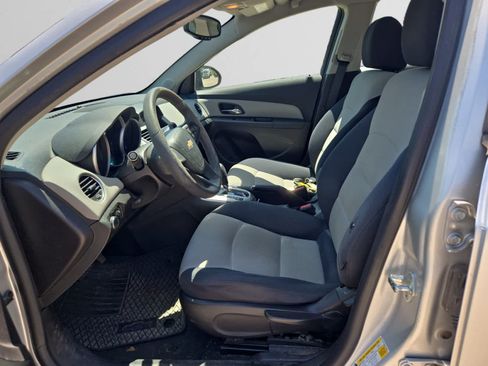 Used 2015 Chevrolet Cruze LS FWD image 9