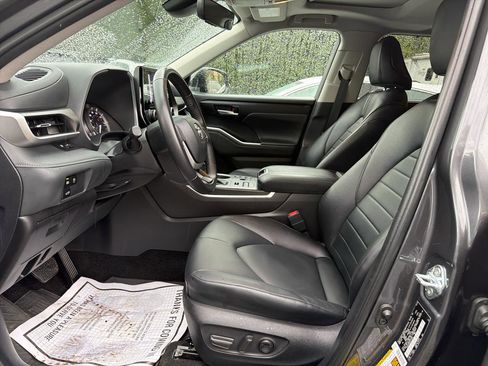 Used 2024 Toyota Highlander XLE AWD/4WD image 20