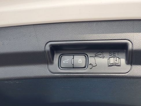 Used 2020 Ford Explorer XLT image 29