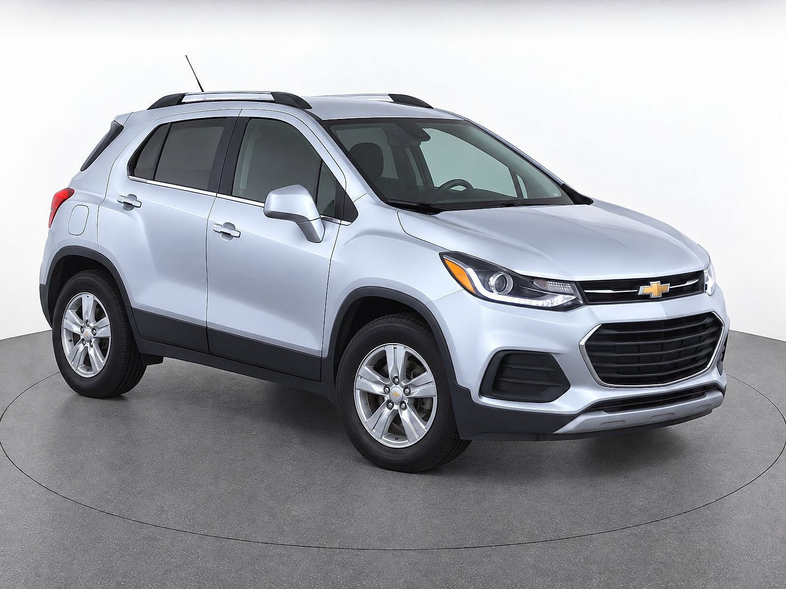Used 2020 Chevrolet Trax LT w/ Driver Confidence Package FWD image 2