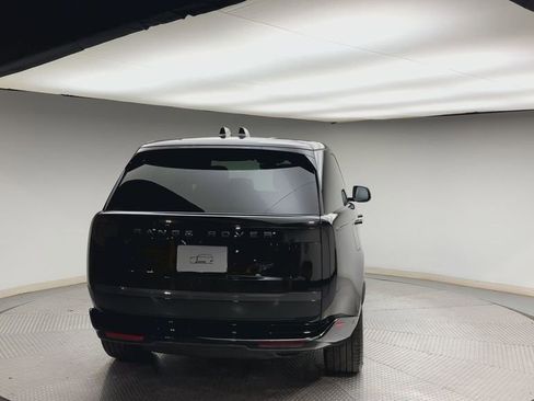 Certified 2025 Land Rover Range Rover SE image 3