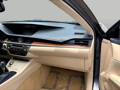 Used 2014 Lexus ES 300h w/ Luxury Package w/Bamboo Trim FWD image 18