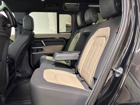 Used 2022 Land Rover Defender 110 X-Dynamic SE image 28