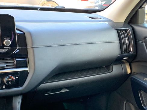 Used 2025 Nissan Pathfinder SV image 37