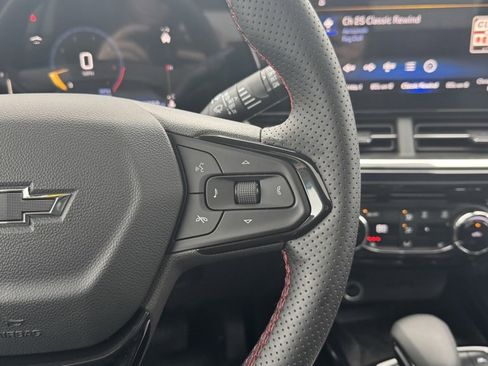 New 2025 Chevrolet Trax RS w/ Sunroof Package image 24