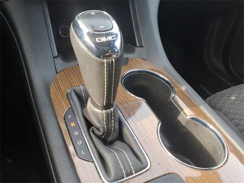 Used 2019 GMC Acadia SLE image 18