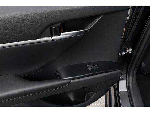 Used 2019 Toyota Camry SE image 18