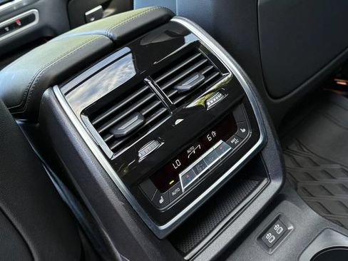 Used 2025 BMW X7 xDrive40i w/ M Sport Package AWD/4WD image 20