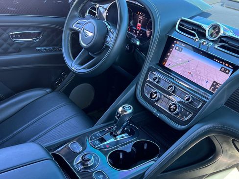 Used 2021 Bentley Bentayga image 46