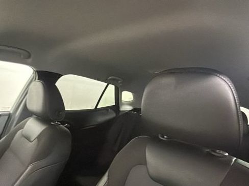 Used 2025 Chevrolet Trax LT FWD image 12