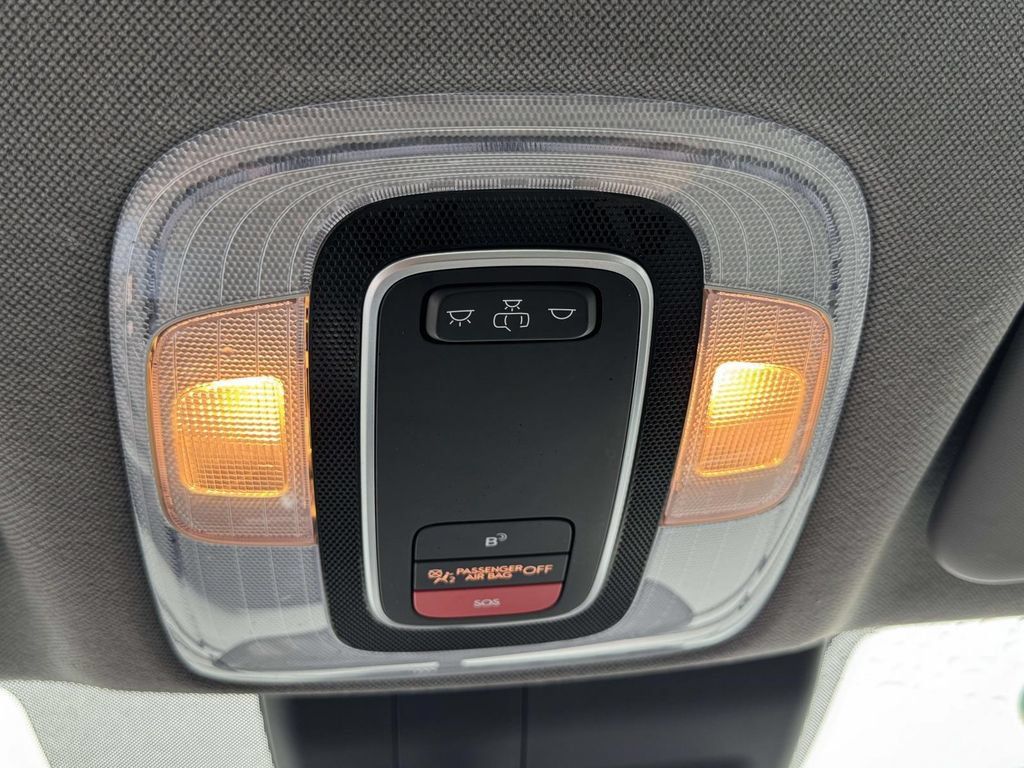 Used 2023 Hyundai Elantra SEL w/ Cargo Package FWD image 30