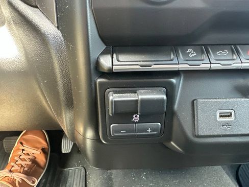 Used 2019 Chevrolet Silverado 1500 Custom Trail Boss w/ Custom Convenience Package AWD/4WD image 20
