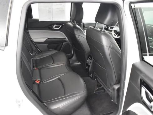 Used 2025 Jeep Compass Limited image 17