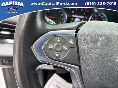Used 2022 Chevrolet Traverse LT FWD image 22