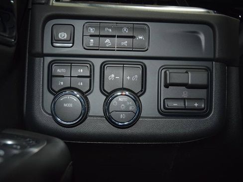 New 2026 Chevrolet Suburban Premier image 34