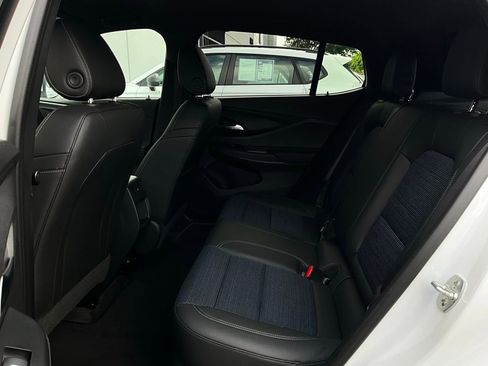 Used 2025 Buick Envista Preferred image 11