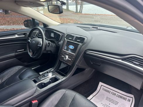 Used 2018 Ford Fusion Titanium image 12