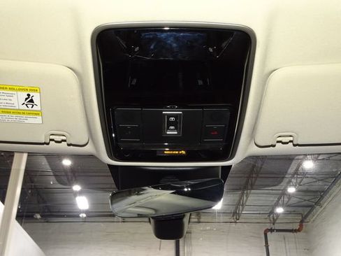 Used 2018 Land Rover Range Rover Sport SE AWD/4WD image 27