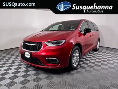 New 2026 Chrysler Pacifica Select