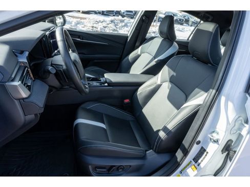 Used 2025 Toyota Camry SE image 11