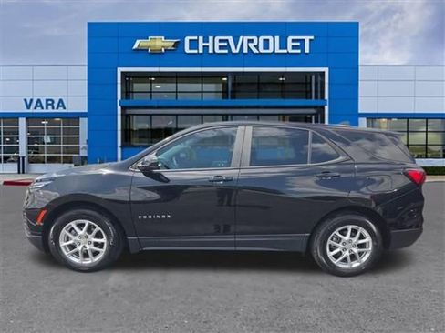 Used 2023 Chevrolet Equinox LS FWD image 2